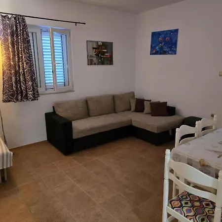 Gogi - One Bedroom A6 *