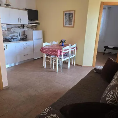 Gogi - One Bedroom A6 Τρογκίρ