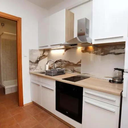 Gogi - One Bedroom A6 *