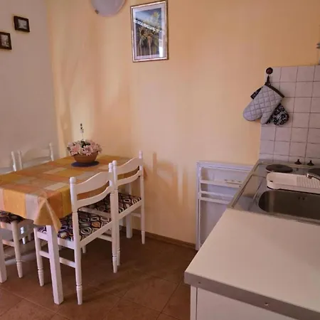 Gogi - One Bedroom A6 Τρογκίρ