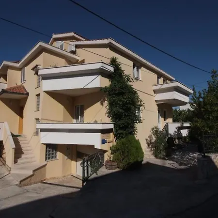 Gogi - One Bedroom A6 *